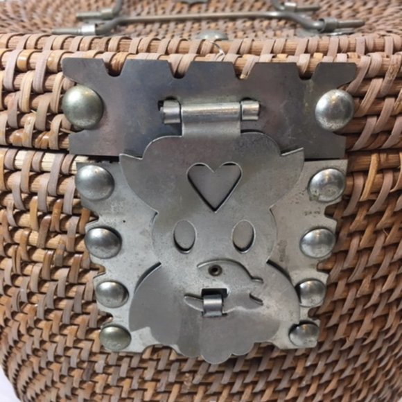 VTG Woven Wicker Tea Picnic Basket Hinged Padded Fish Clasp Double Handles - Picture 2 of 16